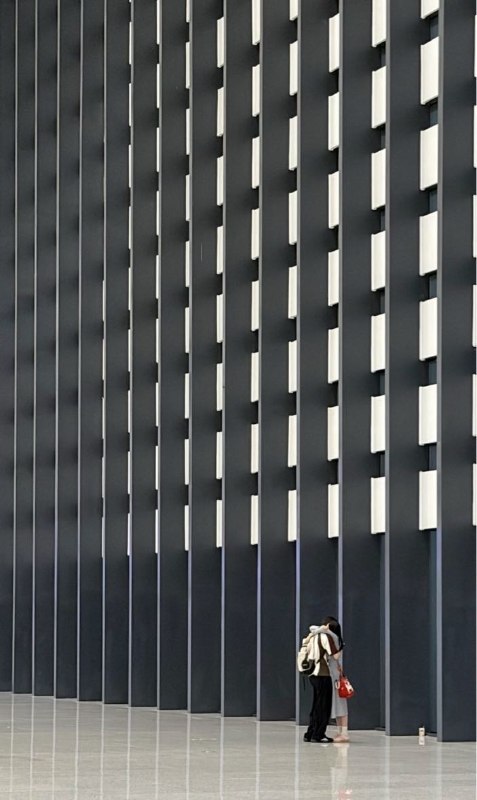 Q_Z: jandan.net/t/6130327OO: 144 XX: 11蛋友24cbe9bb9d22: 一般这种构图，我们都是用在劫后余生或者天人永隔，战后重逢或者战前离别这种场景之下，用来表达宏大叙事下个体的渺小和无力或幸运