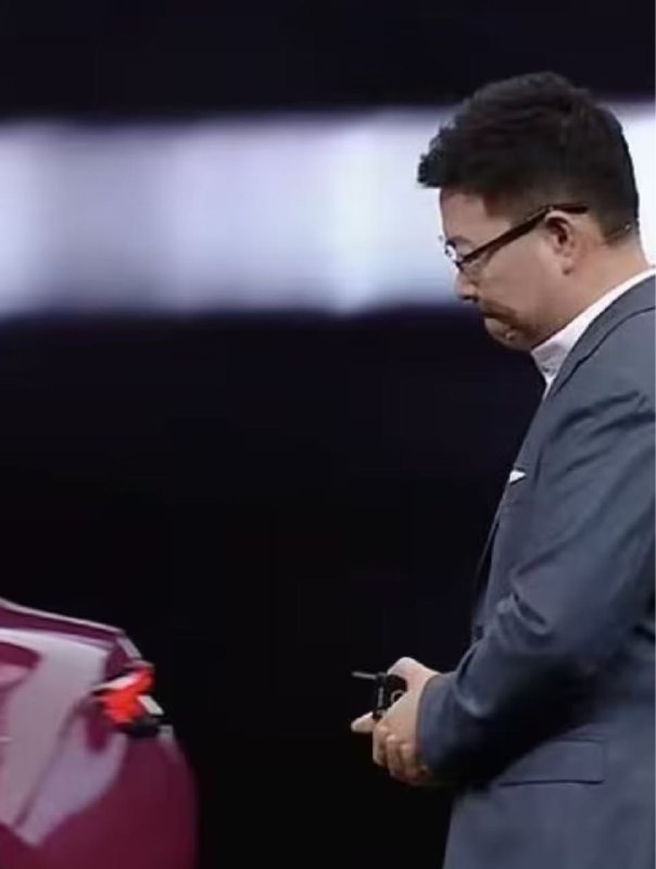 爱吃榴莲的Neo: jandan.net/t/6131387尚界Z7，发布会讲解完毕貌似开不下舞台，司机尝试数次无果