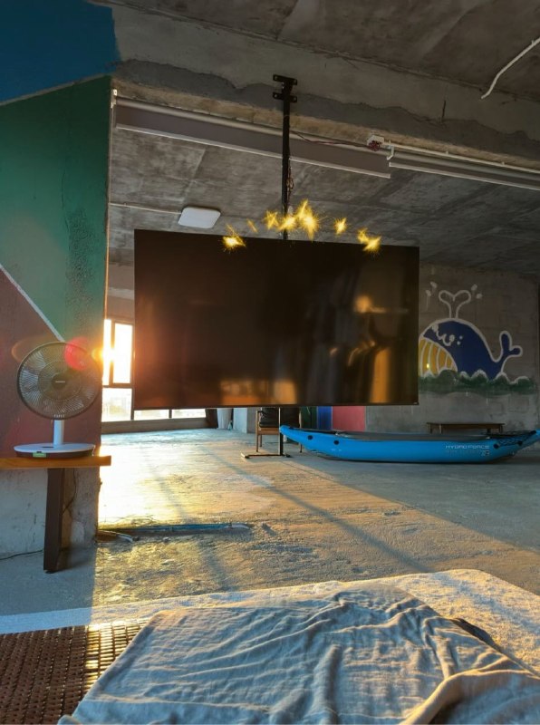 Q_Z: jandan.net/t/6128945OO: 102 XX: 12巴门尼德: 酷，如果这个水泥是那种不产生灰尘的类型，这个房子简直就是我的梦中情家OO: 50, XX: 3野鹤闲云惯: 看阳光就知道坐东朝西，加上大落地玻璃，早上东晒，下午西晒，是把空调开到最大都压不住的温度