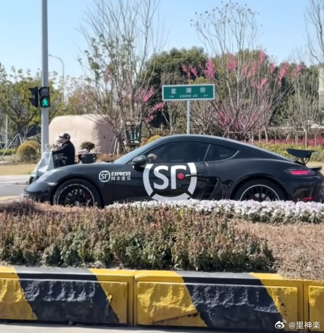 杯面骑士: jandan.net/t/6127890OO: 115 XX: 9是山鸡啊: 肯定是我们沪爷，家里拆了几千万，文化程度又不高，随便找个工作不要虚度光阴罢了OO: 58, XX: 8蛋友e6590d0856cd8: 是山鸡啊 沪爷 您吉祥~OO: 23, XX: 2