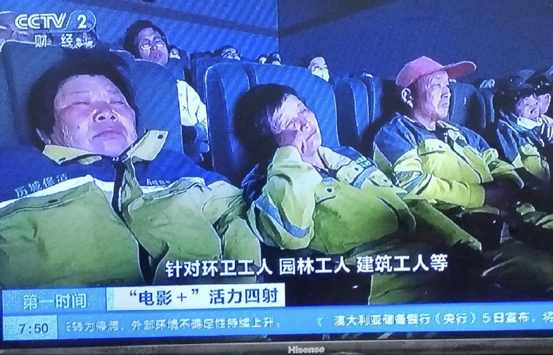 邻家王老汉: jandan.net/t/6140037OO: 175 XX: 13蛋友8fae2abc83b312: 把电影票钱给他们都会更开心OO: 184, XX: 1隐海荆棘郎: 还不如直接关灯让人好好睡一会OO: 99, XX: 1野鹤闲云惯: 说不定拍完照看完电影还要回去工作